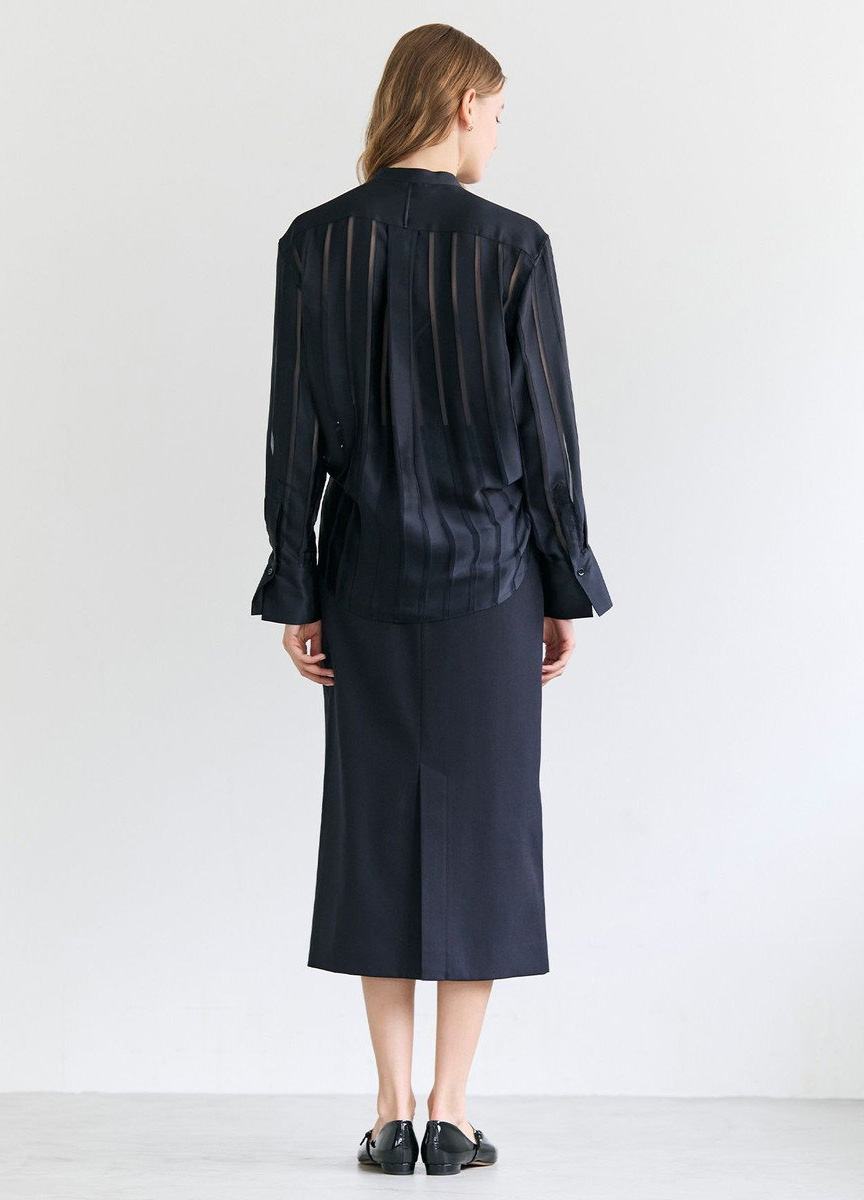 腰間釦飾設計直筒裙